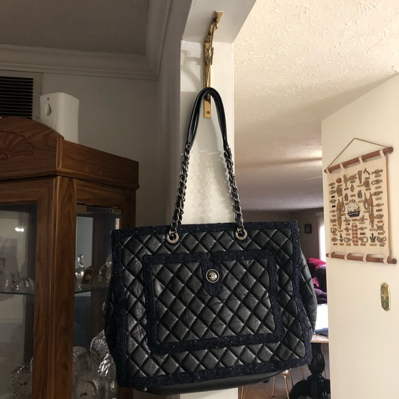 Stunning Authentic Chanel Leather and Tweed-Like Tote Purse - Picture 9 of 9